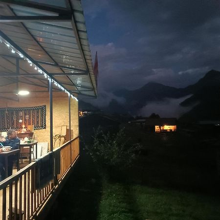 Nadiani Hostel Omalo エクステリア 写真