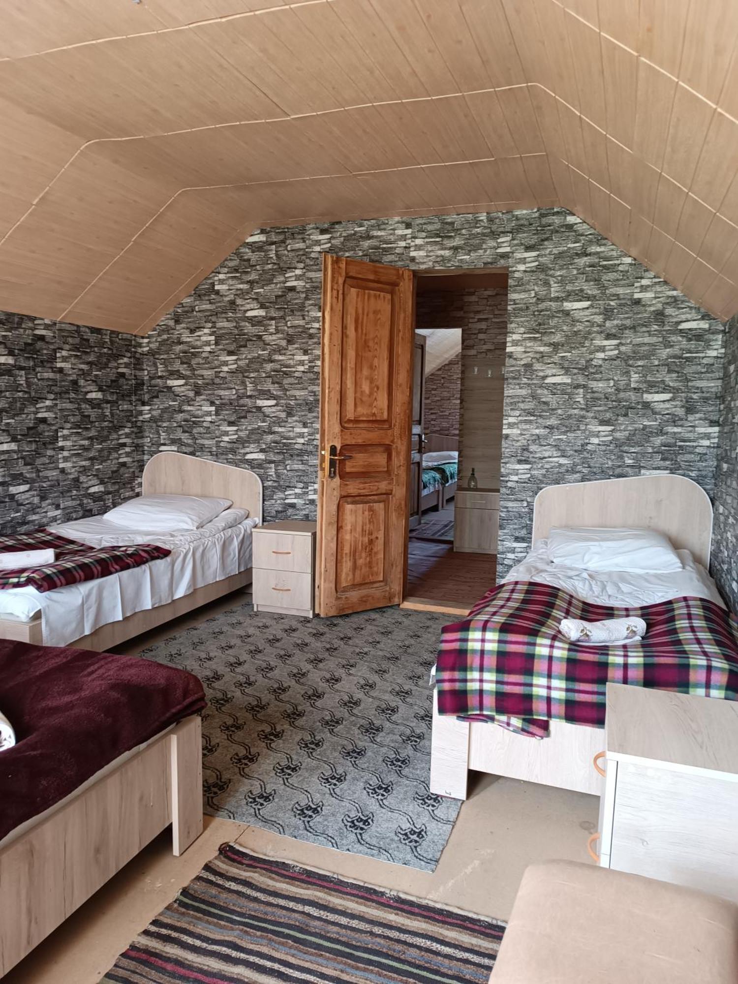 Nadiani Hostel Omalo 部屋 写真
