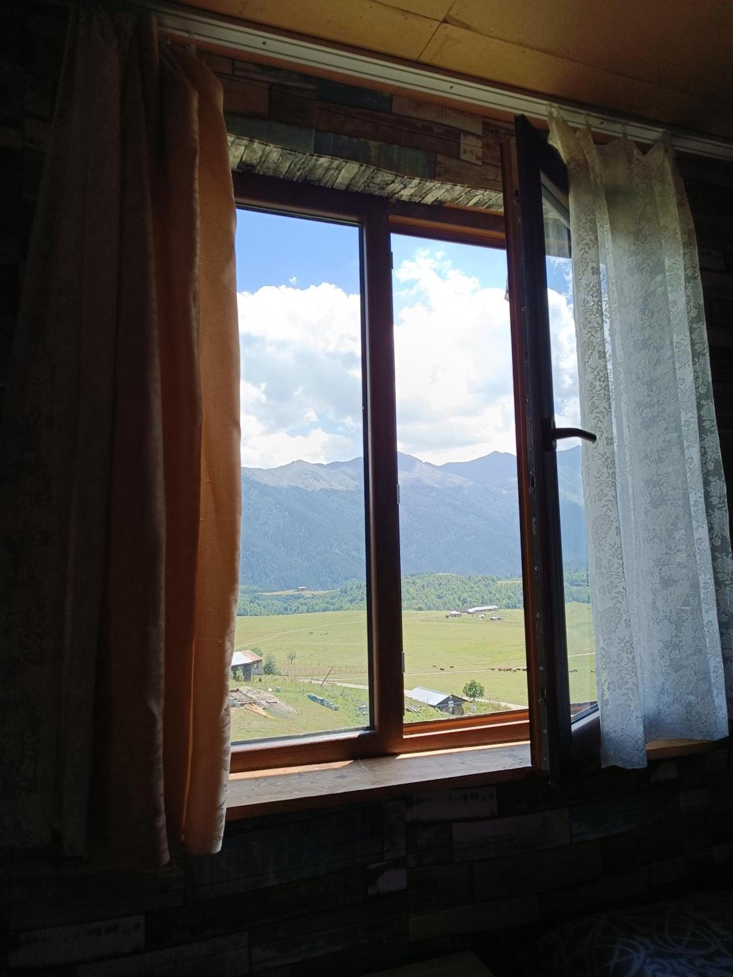 Nadiani Hostel Omalo 部屋 写真