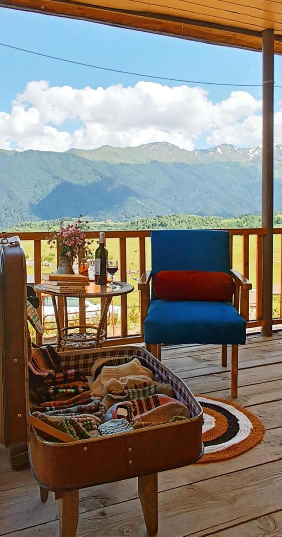Nadiani Hostel Omalo エクステリア 写真